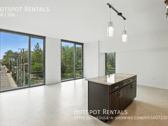 2 BR, 2 BA Apartment 150 Forest Ave, Oak Park, IL 60301