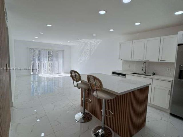 2 BR, 2 BA Apartment 15201 Northeast 6th Avenue, Miami, FL 33162
