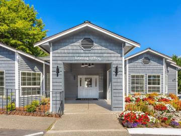 2 BR, 2 BA Apartment 15405 Des Moines Memorial Dr Unit C303, Seattle, WA 98148