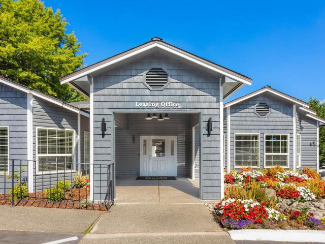 2 BR, 2 BA Apartment 15405 Des Moines Memorial Dr Unit E303, Seattle, WA 98148