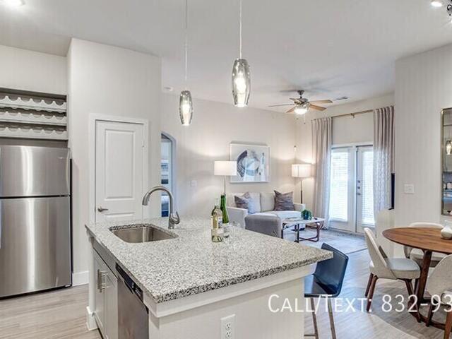 2 BR, 2 BA Apartment 1540 Forest Center Dr, Kingwood, TX 77339