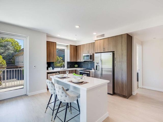 2 BR, 2 BA Apartment 1545 San Antonio St Unit 301, Menlo Park, CA 94025
