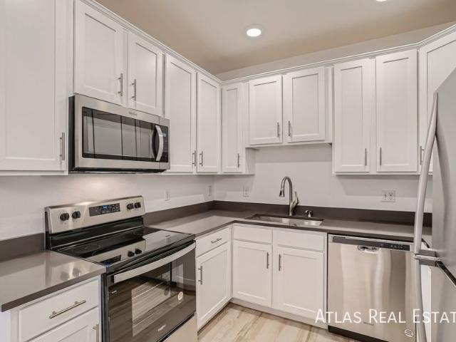 2 BR, 2 BA Apartment 15504 E Arizona Avenue, Aurora, CO 80017
