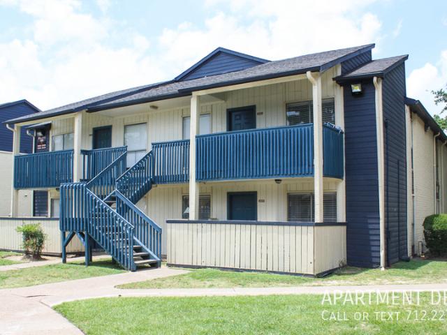 2 BR, 2 BA Apartment 15709 Bammel Village DrÂ, Houston, TX 77014