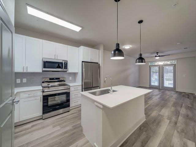 2 BR, 2 BA Apartment 15777 Quorum Dr Unit 1429, Addison, TX 75001
