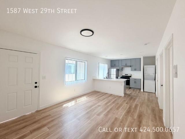 2 BR, 2 BA Apartment 1587 West 29th Street, Los Angeles, CA 90007
