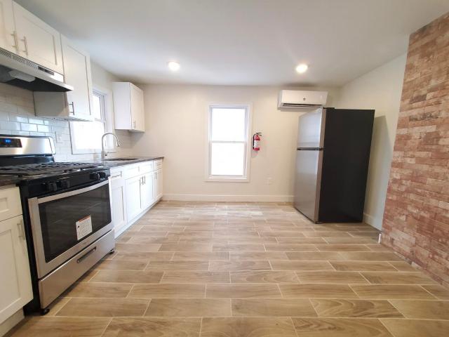 2 BR, 2 BA Apartment 158 Summit Ave, Jersey City, NJ 07304