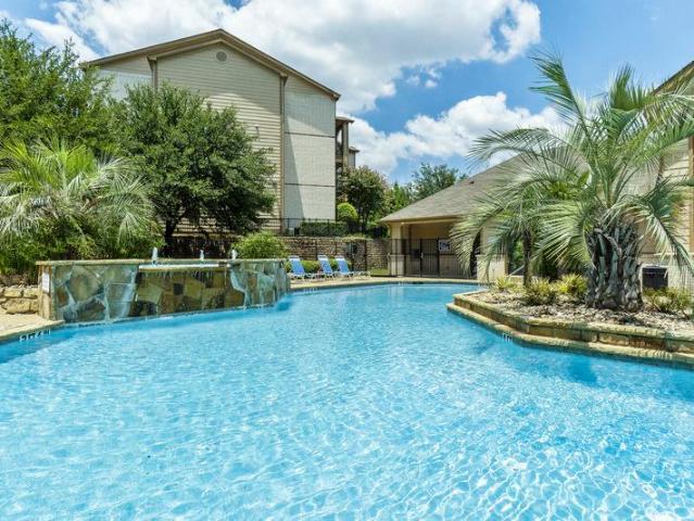 2 BR, 2 BA Apartment 1600 Cooks Ln Unit 0526, Fort Worth, TX 76120