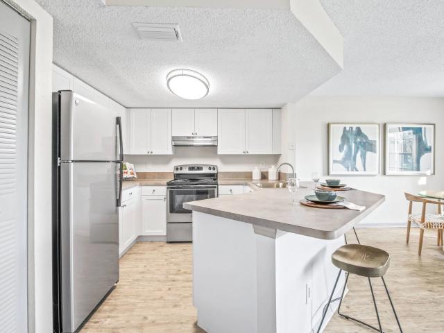 2 BR, 2 BA Apartment 1600 Wellesley Cir Unit 07, Naples, FL 34116