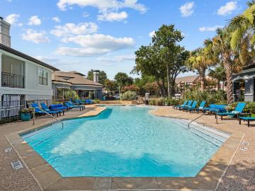 2 BR, 2 BA Apartment 1600 Village Drive Unit 1036, Euless, TX 76039