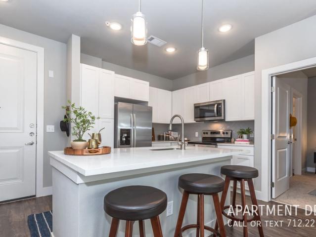 2 BR, 2 BA Apartment 1606 S Oaks Dr, College Station, TX 77845