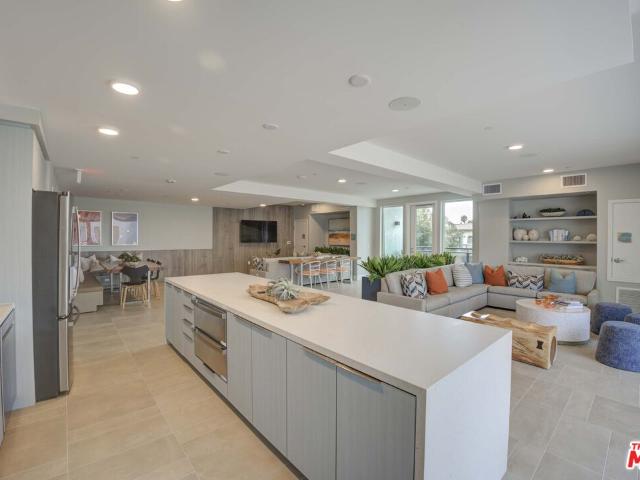2 BR, 2 BA Apartment 160 South Ventura Avenue, Ventura, CA 93001