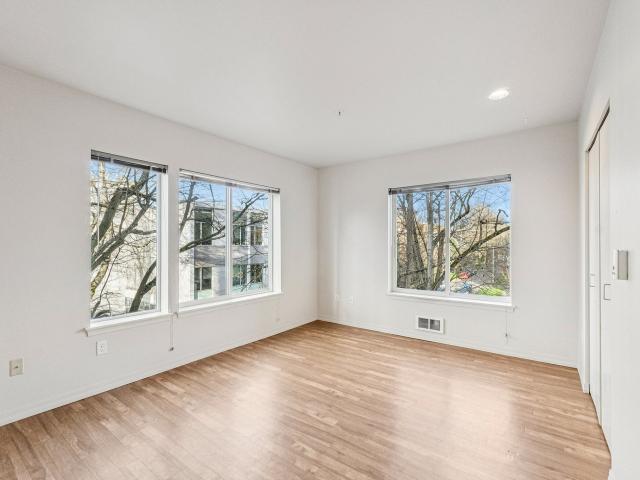 2 BR, 2 BA Apartment 1610 16th Avenue Unit 16, Seattle, WA 98122