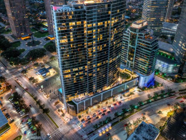2 BR, 2 BA Apartment 1616 Post Oak Blvd Unit 912, Houston, TX 77056