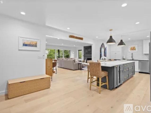 2 BR, 2 BA Apartment 16250 Pacific Highway, Unit 69, Lake Oswego, OR 97034