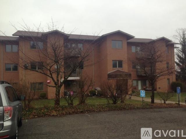 2 BR, 2 BA Apartment 1629 Edgewood Avenue, Unit 5, Coraopolis, PA 15108