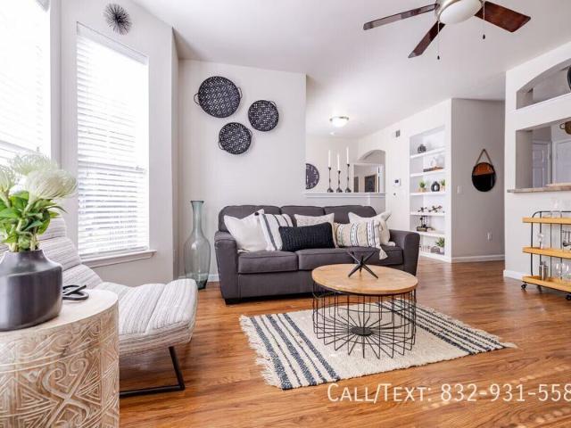 2 BR, 2 BA Apartment 1633 Wilson Rd, Conroe, TX 77304