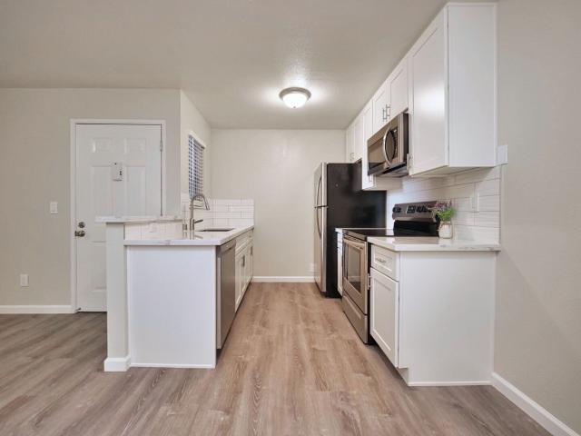 2 BR, 2 BA Apartment 16424 Foothill Boulevard, Castro Valley, CA 94578