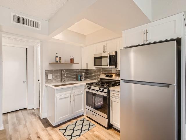 2 BR, 2 BA Apartment 1645 East Thomas Road Unit 2156, Phoenix, AZ 85016