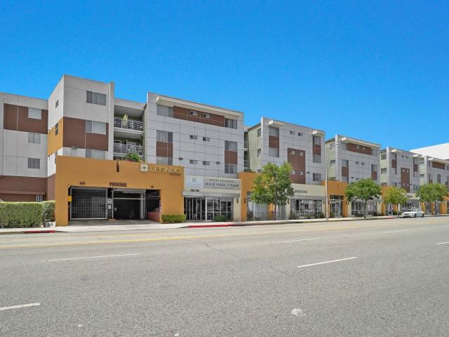 2 BR, 2 BA Apartment 16710 Ventura Boulevard Unit 215, Encino, CA 91436