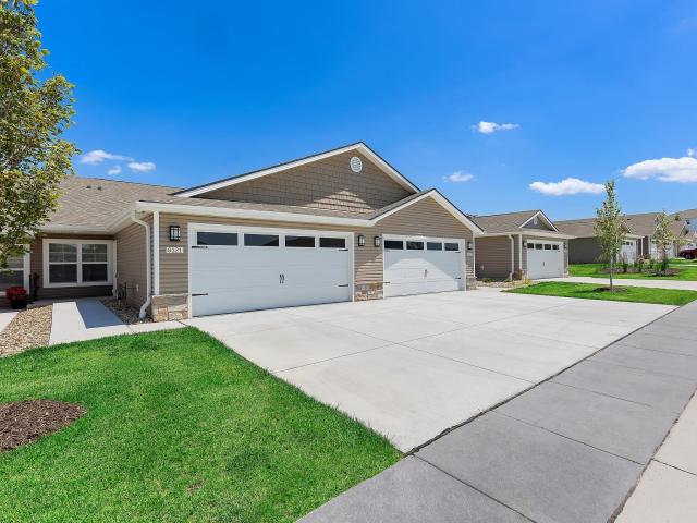 2 BR, 2 BA Apartment 16925 Jardine Plaza Unit 16924F, Bennington, NE 68007
