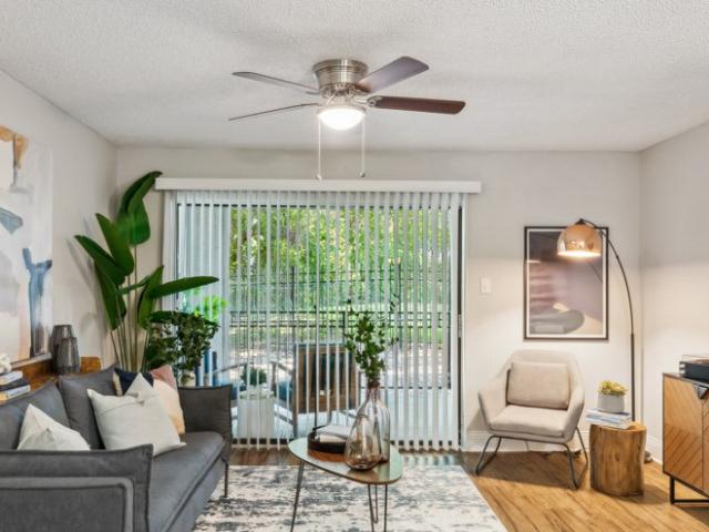 2 BR, 2 BA Apartment 1705 Northeast Green Oaks Boulevard Unit 3311, Arlington, TX 76006