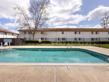 2 BR, 2 BA Apartment 1707 La Brea St Unit 01H, Ramona, CA 92065