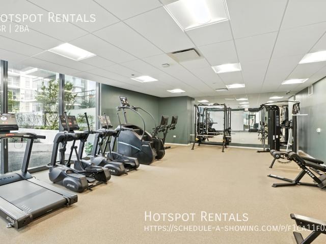 2 BR, 2 BA Apartment 1717 S. Michigan Ave Chicago, IL 60616