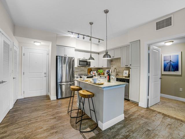 2 BR, 2 BA Apartment 1721 SE 17th St Unit 320, Fort Lauderdale, FL 33316