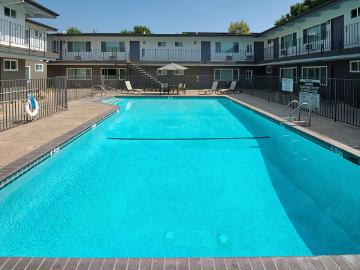 2 BR, 2 BA Apartment 1731 Rogers Pl Unit 26, Burbank, CA 91504