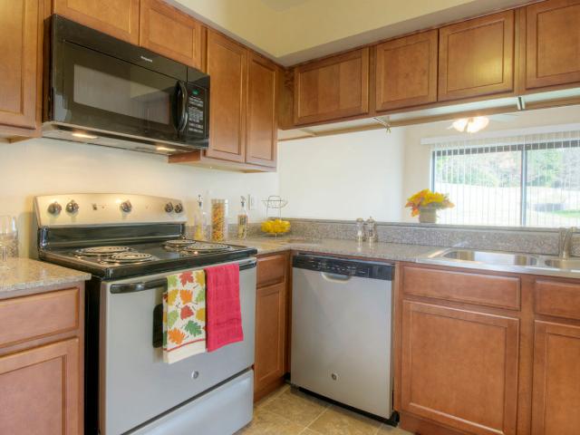 2 BR, 2 BA Apartment 17400 Cedar Lake Circle Unit 17350, Northville, MI 48168