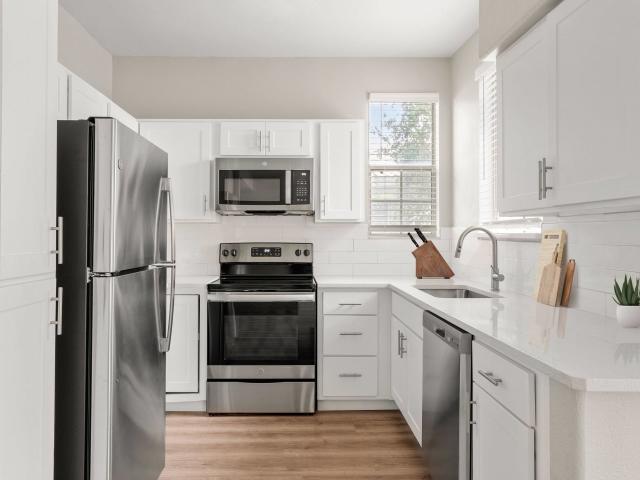 2 BR, 2 BA Apartment 17500 N 67th Avenue Unit 1001, Glendale, AZ 85308