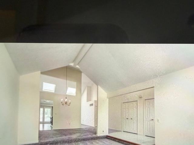 2 BR, 2 BA Apartment 17883 Cambridge Oval, Strongsville, OH 44136