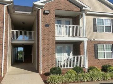 2 BR, 2 BA Apartment 179 Enterprise Ct, Unit 108, Bowling Green, KY 42101