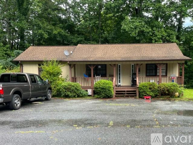 2 BR, 2 BA Apartment 17 Theodore St, Clayton, GA 30525