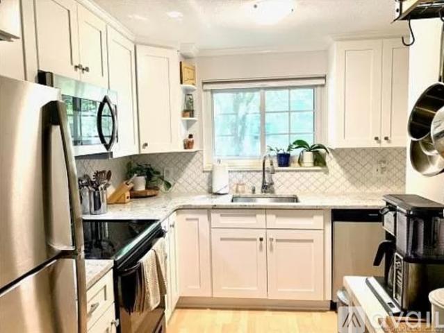 2 BR, 2 BA Apartment 183 Loomis Drive, Unit 119, West Hartford, CT 06107