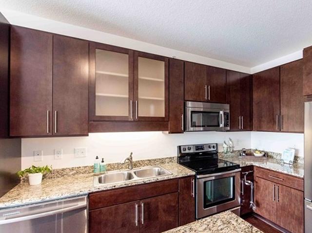 2 BR, 2 BA Apartment 1800 W Lake St, Minneapolis, MN 55408