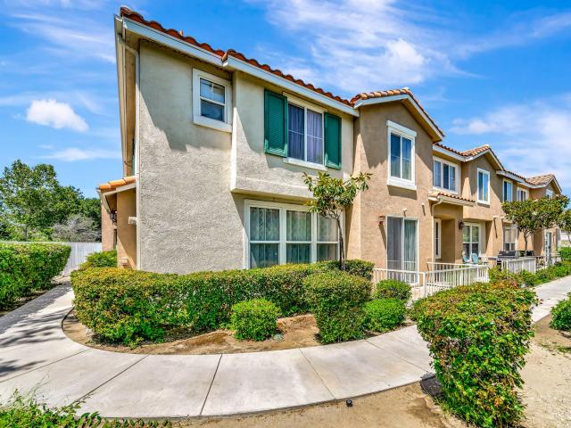 2 BR, 2 BA Apartment 18038 Flynn Dr, Canyon Country, CA 91387