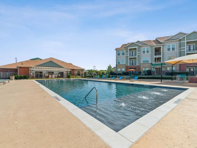 2 BR, 2 BA Apartment 1803 West Ennis Avenue Unit 2301, Ennis, TX 75119