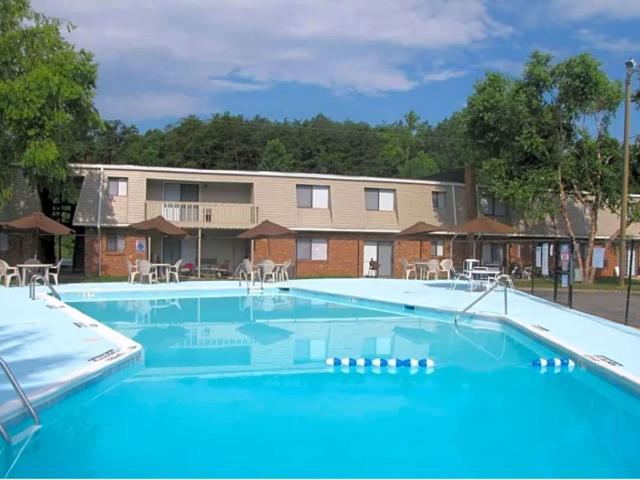 2 BR, 2 BA Apartment 1805 Franciscan Drive Unit 1705 H, Winston Salem, NC 27127