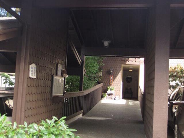 2 BR, 2 BA Apartment 18210 15th Ave NE, Shoreline, WA 98155