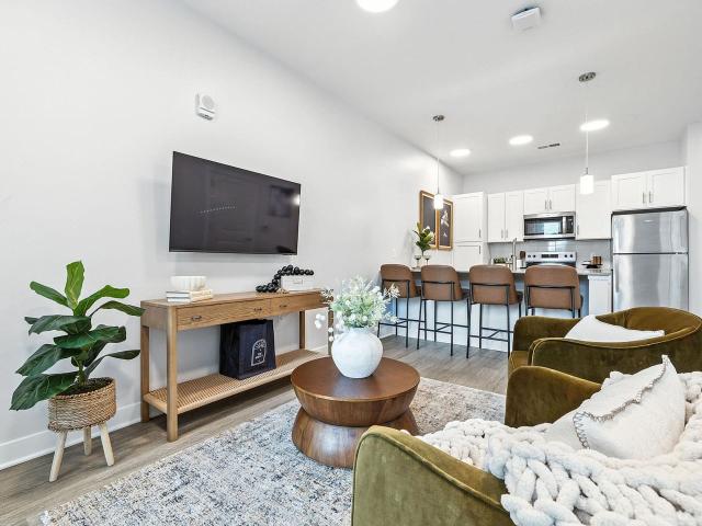 2 BR, 2 BA Apartment 1827 North Meridian Street Unit 216, Indianapolis, IN 46202