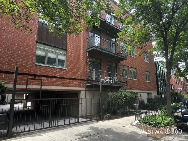 2 BR, 2 BA Apartment 1830 N Winchester Ave, Chicago, IL 60622