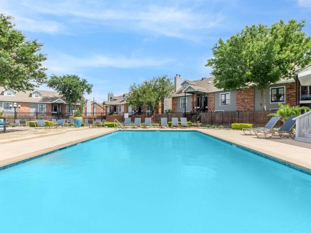 2 BR, 2 BA Apartment 1831 John Arden Dr Unit 135, Waxahachie, TX 75165