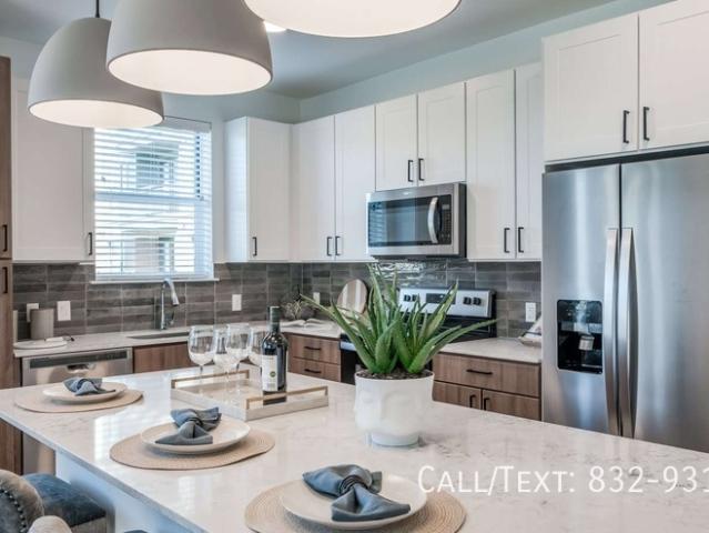 2 BR, 2 BA Apartment 18320 Central Creek Dr, Cypress, TX 77433