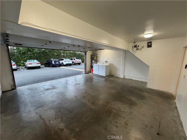 2 BR, 2 BA Apartment 18333 Hatteras Street, Tarzana, CA 91356