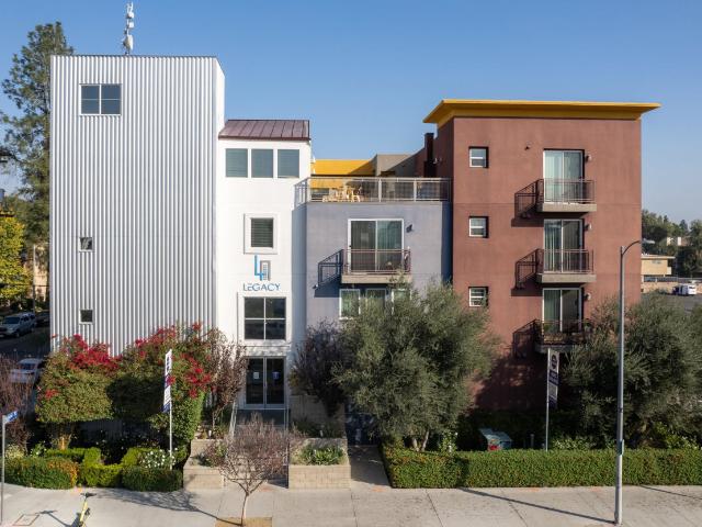2 BR, 2 BA Apartment 18452 Halsted St Unit 410, Northridge, CA 91325