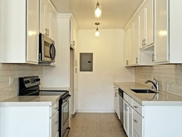 2 BR, 2 BA Apartment 1849 South Bentley Avenue, Unit 303, Los Angeles, CA 90025