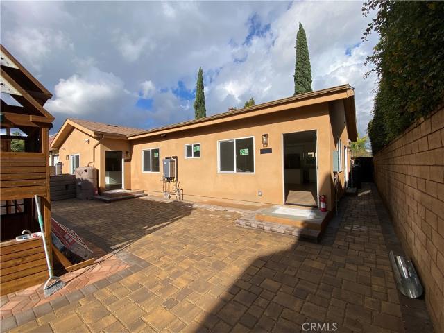 2 BR, 2 BA Apartment 18543 Ingomar Street, Reseda, CA 91335