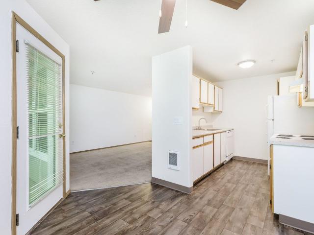 2 BR, 2 BA Apartment 18619 Southwest Mcclarey Unit 27, Beaverton, OR 97007